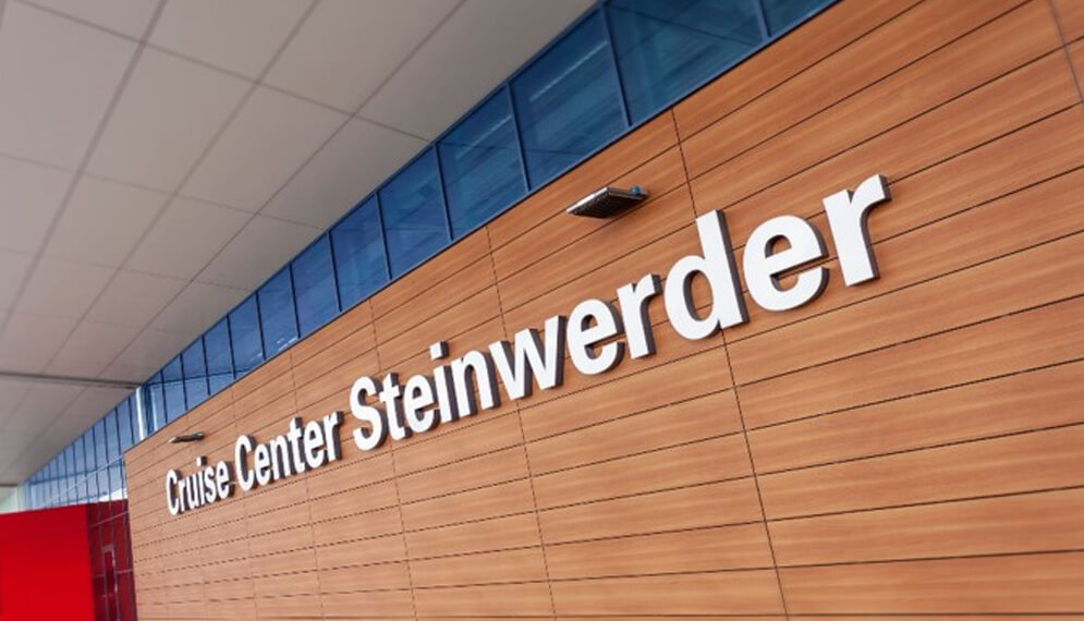 Cruise Center Steinwerder, Schriftzug an der Außenfassade